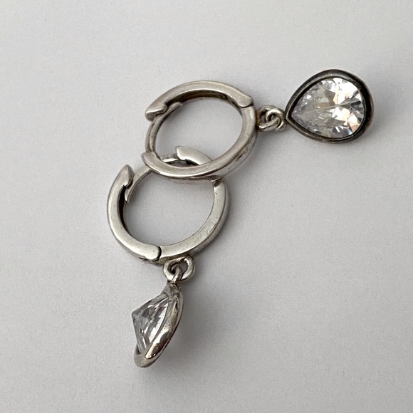 925 Silver drop cubic zirconia hoops earrings - Picture 2 of 3